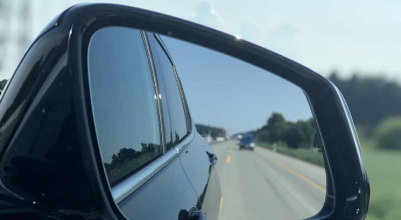 Кто кому уступает при одновременном перестроении и в каких случаях?