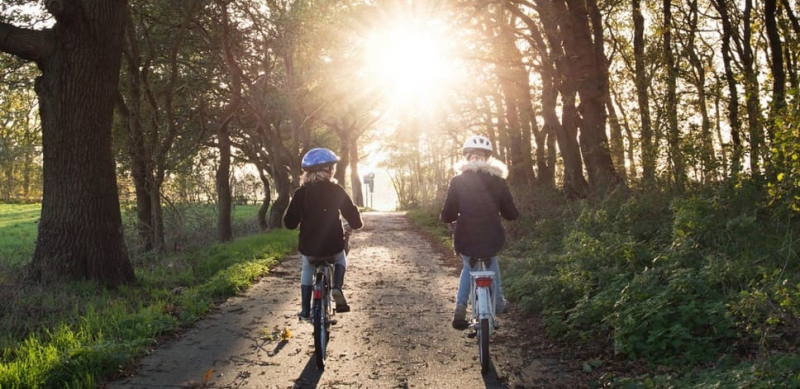 Нужен ли шлем на скутер, мопед, велосипед, электросамокат и другие ТС? Какой штраф?