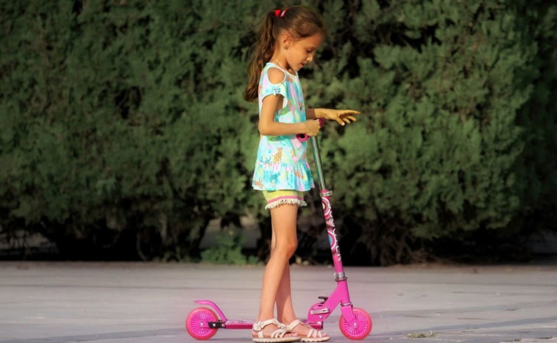 Нужен ли шлем на скутер, мопед, велосипед, электросамокат и другие ТС? Какой штраф?