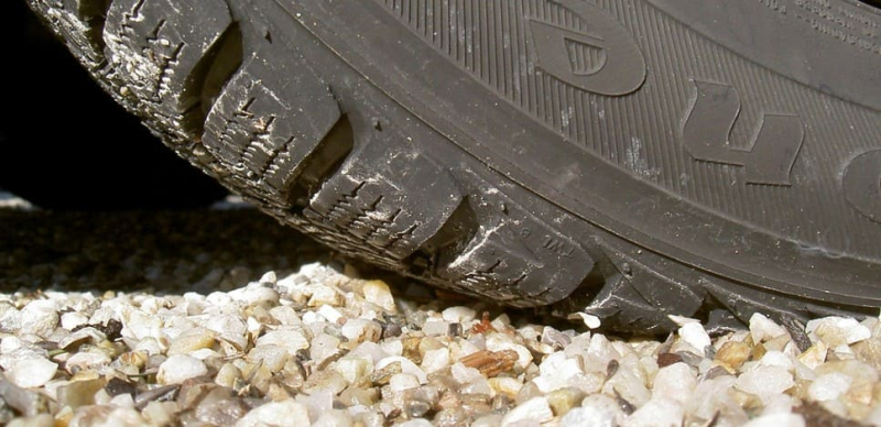 Можно ли ставить липучку зимой, осенью и летом по новым законам и какой штраф?