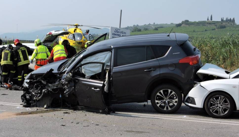 В машину, стоящую с нарушением правил парковки, врезались &ndash; кто виноват?
