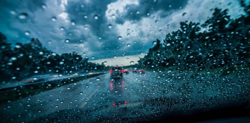 Кто виноват в ДТП, если автомобиль впереди внезапно затормозил без причины?