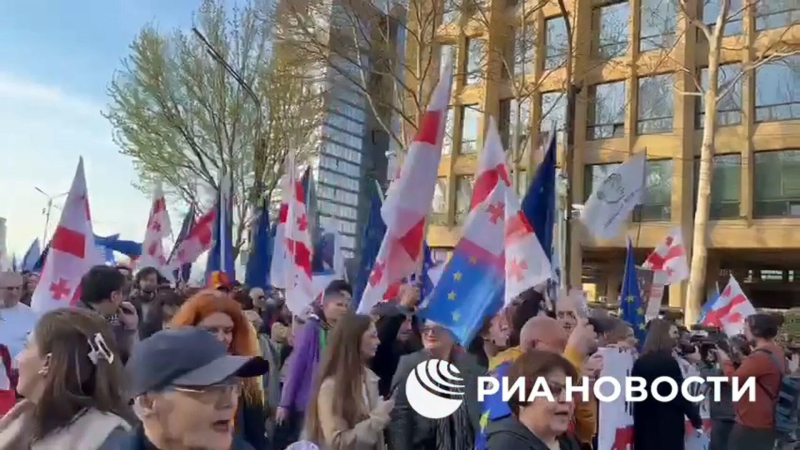 В Грузии ввели ограничения на вход в здание парламента