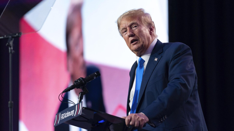 Выступление Трампа перед сторонниками отменили из-за надвигающегося шторма