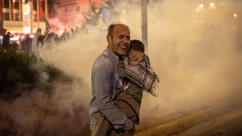 СМИ: протестующие атаковали посольство Израиля в Мехико коктейлями Молотова